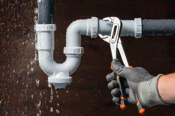 Professional Sewer Line Repair technician working in Glencoe, FL